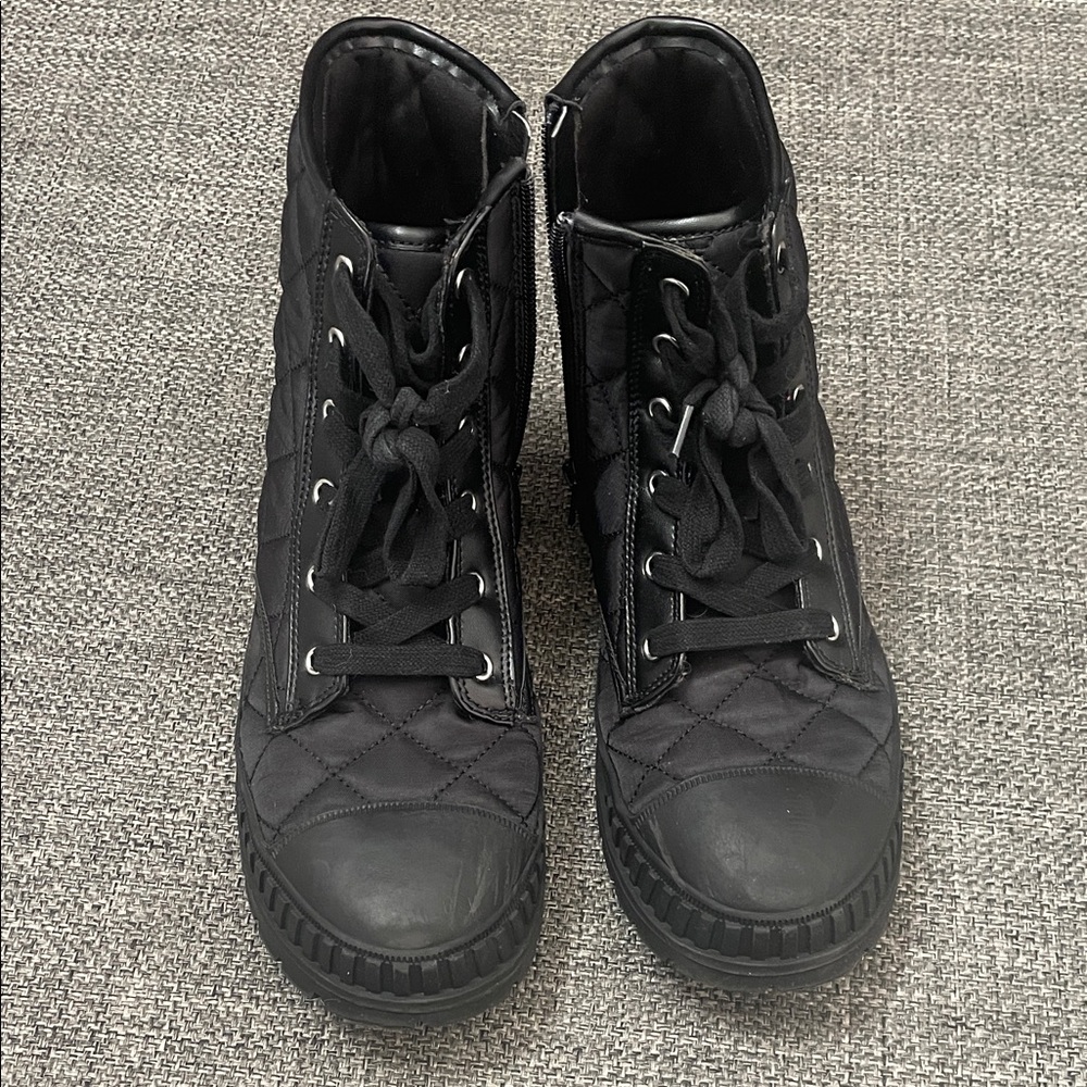 Stylish Black Quilted Zip UP Boots Sz 4 Boys